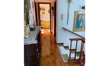 VENTA EXCELENTE RESIDENCIA CON QUINCHO Y PATIO EN PARQUE LURO