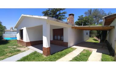 SE VENDE CASA EN Bº PARQUE, 2 DORM, PILETA Y GALPON