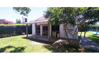 SE VENDE CASA EN Bº PARQUE, 2 DORM, PILETA Y GALPON