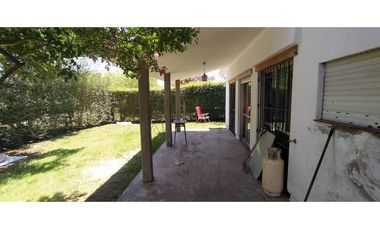 SE VENDE CASA EN Bº PARQUE, 2 DORM, PILETA Y GALPON