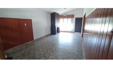 SE VENDE CASA EN Bº PARQUE, 2 DORM, PILETA Y GALPON