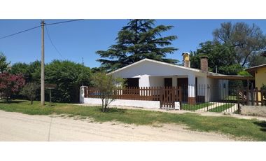SE VENDE CASA EN Bº PARQUE, 2 DORM, PILETA Y GALPON