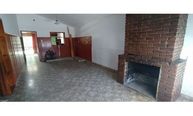 SE VENDE CASA EN Bº PARQUE, 2 DORM, PILETA Y GALPON