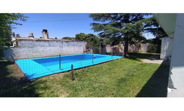 SE VENDE CASA EN Bº PARQUE, 2 DORM, PILETA Y GALPON