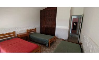 SE VENDE CASA EN Bº PARQUE, 2 DORM, PILETA Y GALPON