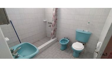 SE VENDE CASA EN Bº PARQUE, 2 DORM, PILETA Y GALPON