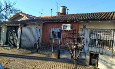 CASA DE 3 AMBIENTES EN VENTA QUILMES OESTE