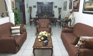 CASA EN VENTA LOMAS DE CORTES