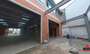 bodega en arriendo en la america. Cod A5520