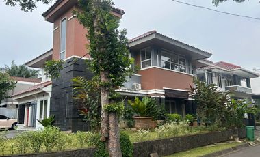 Rumah HOEK di Taman Giri Loka BSD City, bisa parkir 7 mobil