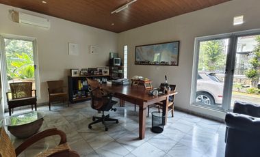 Rumah HOEK di Taman Giri Loka BSD City, bisa parkir 7 mobil