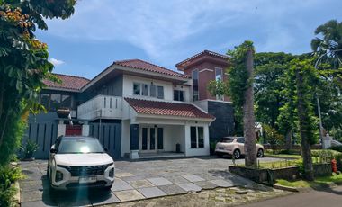 Rumah HOEK di Taman Giri Loka BSD City, bisa parkir 7 mobil