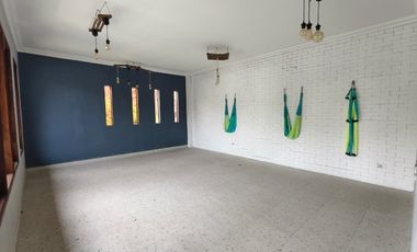 Rumah HOEK di Taman Giri Loka BSD City, bisa parkir 7 mobil