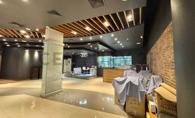 ARRIENDO LOCAL COMERCIAL PARQUE TITANIUM