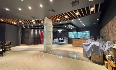 ARRIENDO LOCAL COMERCIAL PARQUE TITANIUM