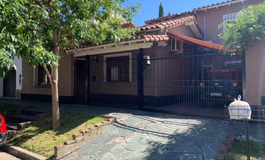 VENTA casa en Martinez - San Isidro, con patio y cochera!