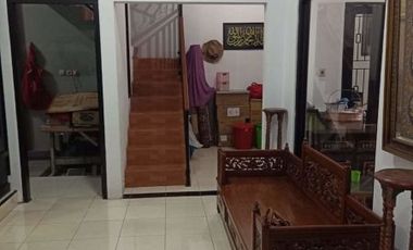 Rumah Bagus 2 Lantai Strategis Siap Huni dekat Pasar Atas di Cimahi Tengah