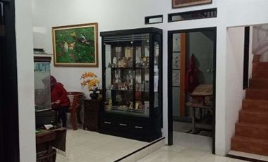 Rumah Bagus 2 Lantai Strategis Siap Huni dekat Pasar Atas di Cimahi Tengah