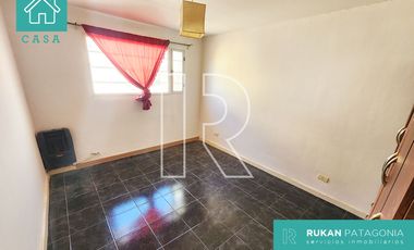 #VentaRUKAN | Casa de 3 Ambientes + 2 Departamentos | Barrio VISTA HERMOSA | Calle CABO 1º BENITEZ | Caleta Olivia.-