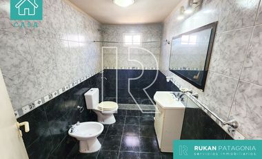 #VentaRUKAN | Casa de 3 Ambientes + 2 Departamentos | Barrio VISTA HERMOSA | Calle CABO 1º BENITEZ | Caleta Olivia.-