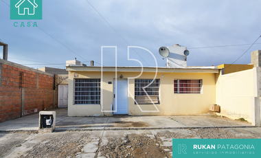 #VentaRUKAN | Casa de 3 Ambientes + 2 Departamentos | Barrio VISTA HERMOSA | Calle CABO 1º BENITEZ | Caleta Olivia.-