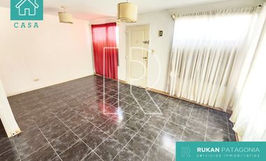 #VentaRUKAN | Casa de 3 Ambientes + 2 Departamentos | Barrio VISTA HERMOSA | Calle CABO 1º BENITEZ | Caleta Olivia.-