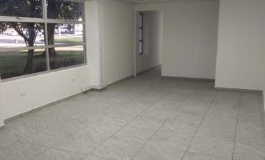oficina en arriendo en la patria. Cod A117096