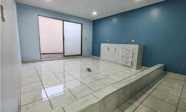 Local comercial en RENTA planta baja frente a Secretaria de cultura  x