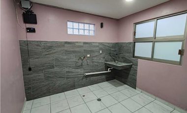 Local comercial en RENTA planta baja frente a Secretaria de cultura  x