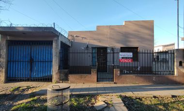VENDO CASA EN QUEQUEN