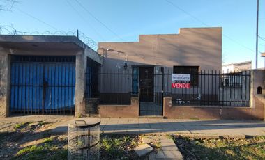 VENDO CASA EN QUEQUEN