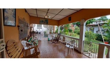 SE VENDE CASA 4 RECAMARAS + ESTUDIO CON TERRENO EN LAS CUMBRES