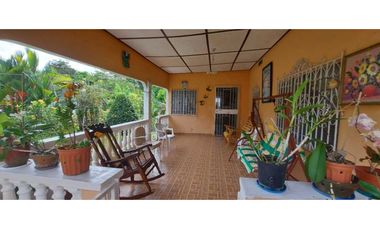 SE VENDE CASA 4 RECAMARAS + ESTUDIO CON TERRENO EN LAS CUMBRES