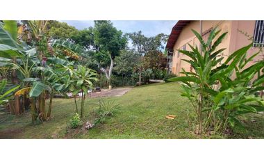 SE VENDE CASA 4 RECAMARAS + ESTUDIO CON TERRENO EN LAS CUMBRES