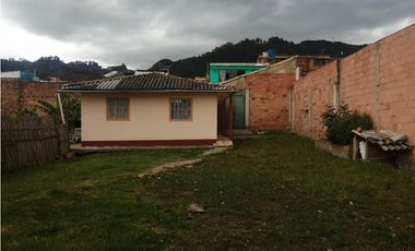 SE VENDE CASA COMERCIAL EN EL CENTRO DE ZIPAQUIR