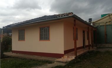 SE VENDE CASA COMERCIAL EN EL CENTRO DE ZIPAQUIR