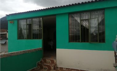 SE VENDE CASA COMERCIAL EN EL CENTRO DE ZIPAQUIR