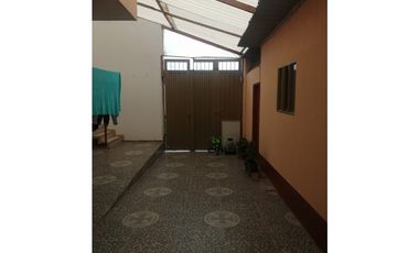 SE VENDE CASA COMERCIAL EN EL CENTRO DE ZIPAQUIR