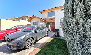 Casa en venta de 3 dorm. en Colina