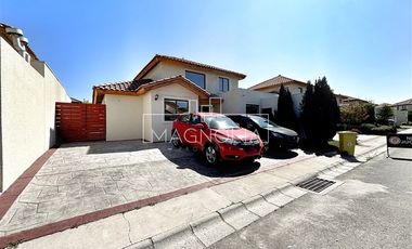 Casa en venta de 3 dorm. en Colina