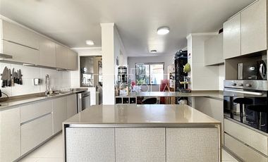 Casa en venta de 3 dorm. en Colina