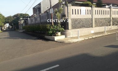 Rumah Hoek Nyaman Asri Halaman Luas Lokasi Strategis Di Cimahi