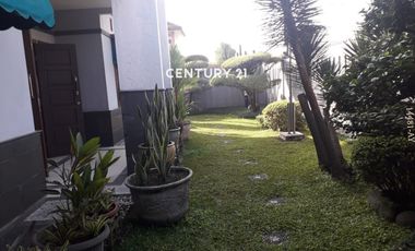 Rumah Hoek Nyaman Asri Halaman Luas Lokasi Strategis Di Cimahi