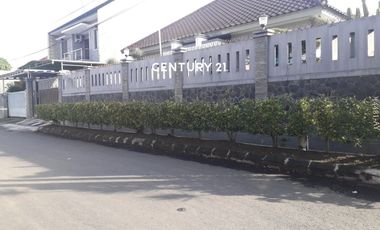 Rumah Hoek Nyaman Asri Halaman Luas Lokasi Strategis Di Cimahi