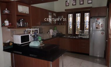 Rumah Hoek Nyaman Asri Halaman Luas Lokasi Strategis Di Cimahi