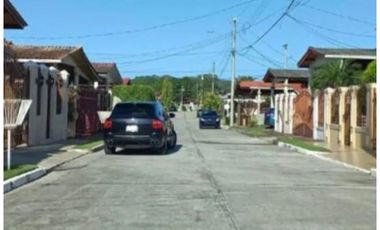 SE VENDE CASA CON PATIO EN BRISAS DEL GOLF. AM