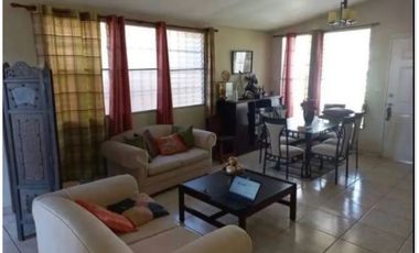 SE VENDE CASA CON PATIO EN BRISAS DEL GOLF. AM