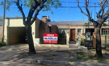 CASA CON 4 DEPARTAMENTOS EN VENTA EN LINCOLN