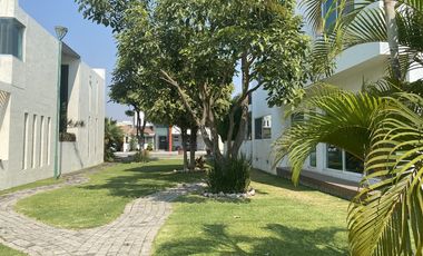 A un costado de Sumiya