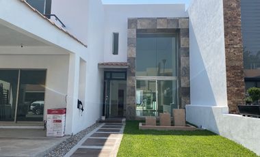 A un costado de Sumiya